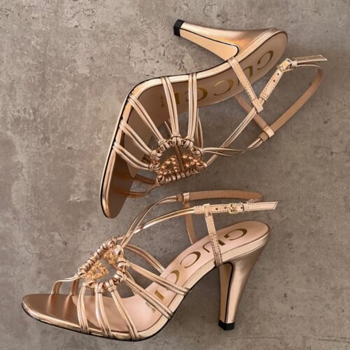 كرستال ستربي ساندل