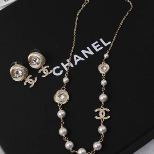 CC Pearl & Crystal Chain