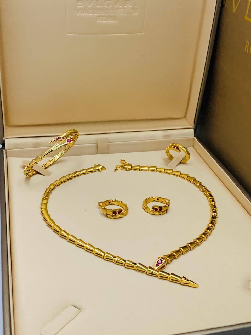 Serpenti Viper Ruby eyes - الصورة 2