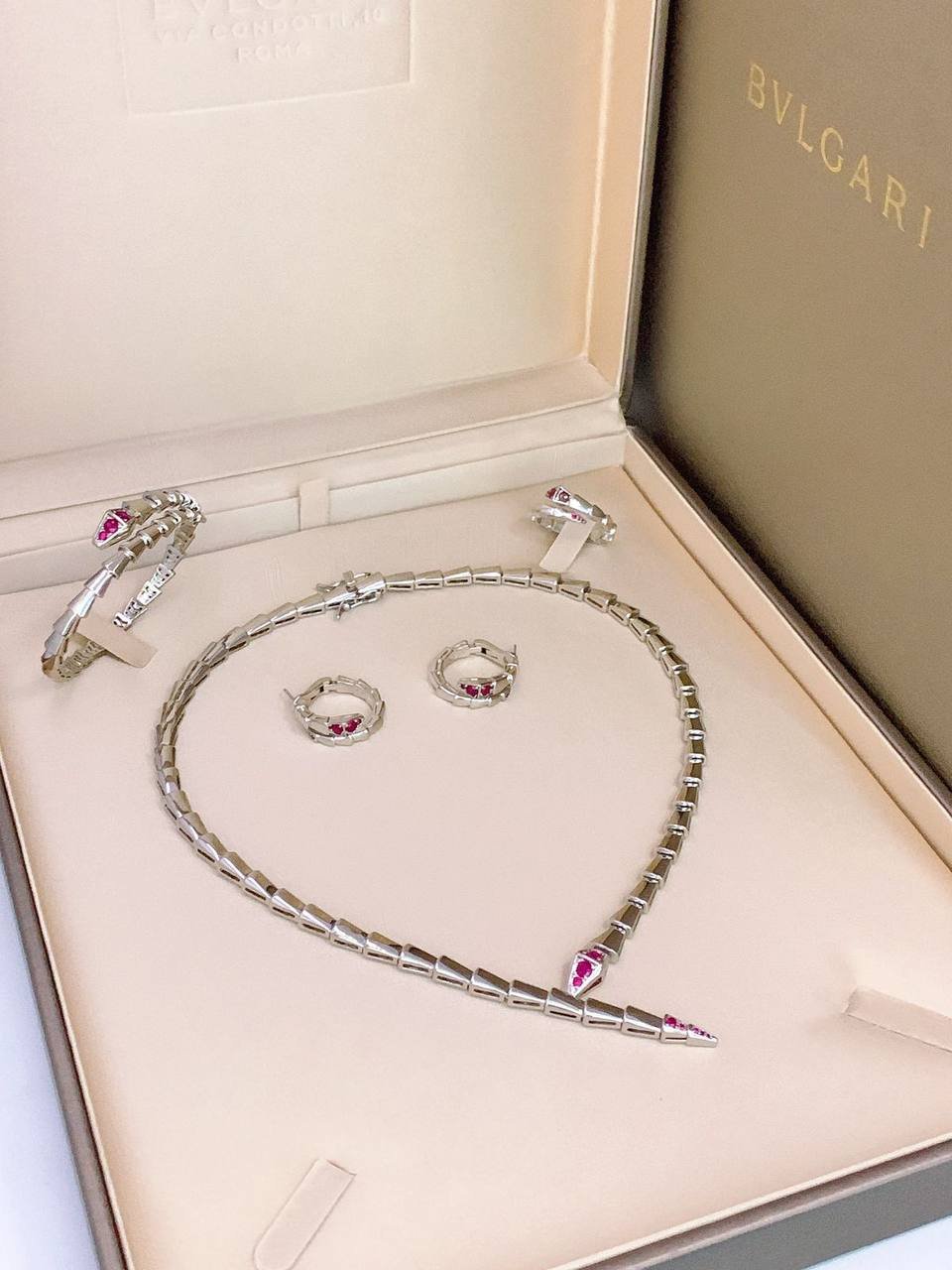 Serpenti Viper Ruby eyes - الصورة 5