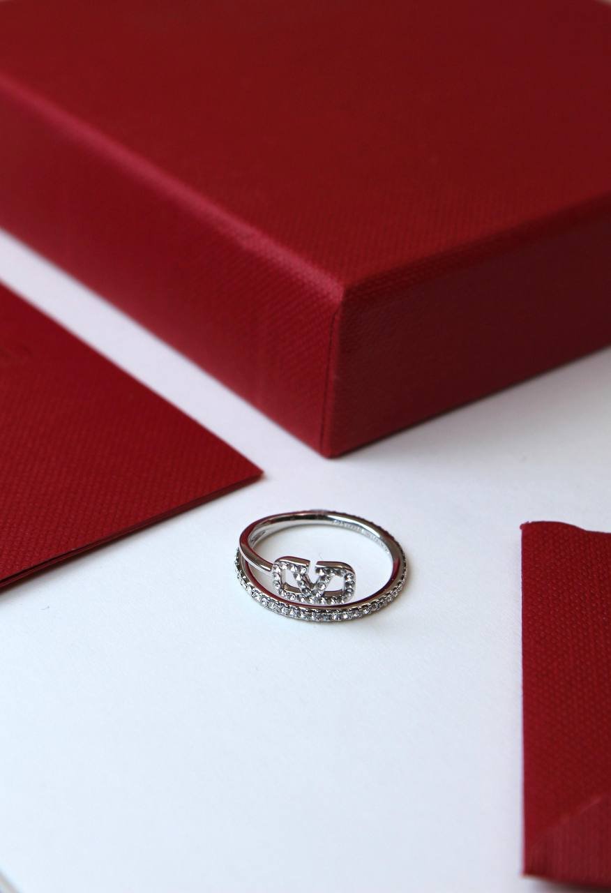 Double V Pavé Ring - الصورة 3