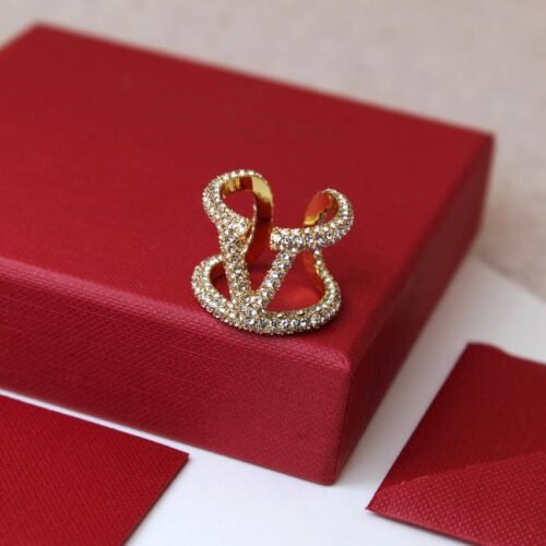 V Signature Crystal Pavé Ring