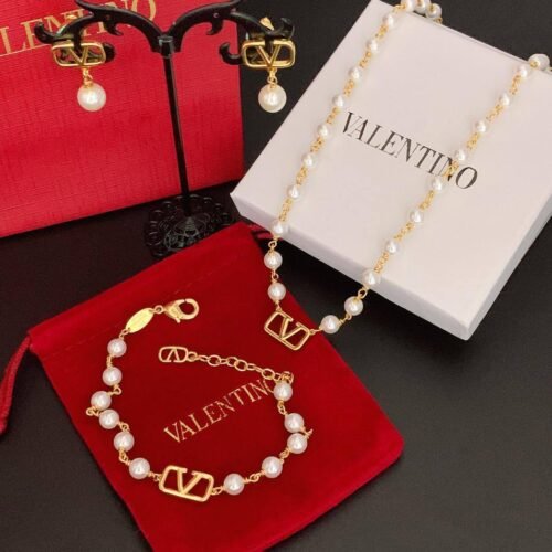V Signature Pearl Set